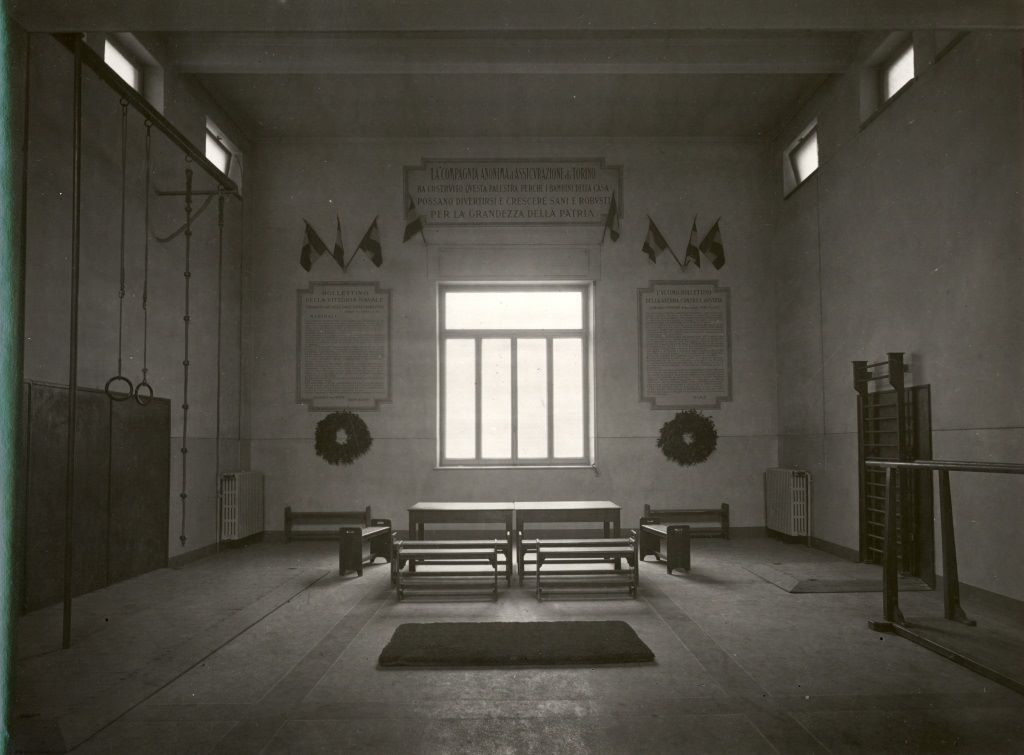 Torino- Sede Gil Casa Del Balilla(?), Oggi Sede Isef, Piazza Bernini 72. La Palestra Costruita Con Il Finanziamento Della Compagnia Anonima D'assicurazione Di Torino; 1931; stampa alla gelatina bromur
